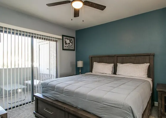 New Listing Remodeled In North Holiday home