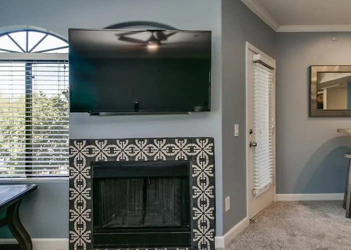 Holiday home New Listing Remodeled In North