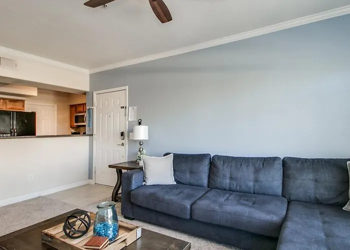 New Listing Remodeled In North Holiday home