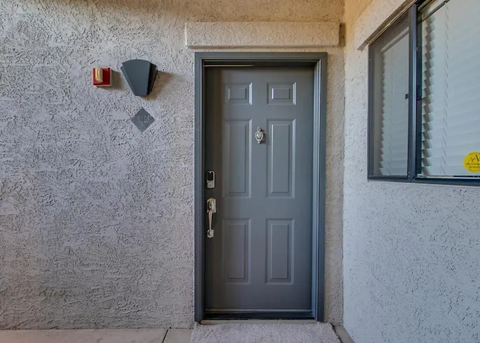 New Listing Remodeled In North Holiday home *