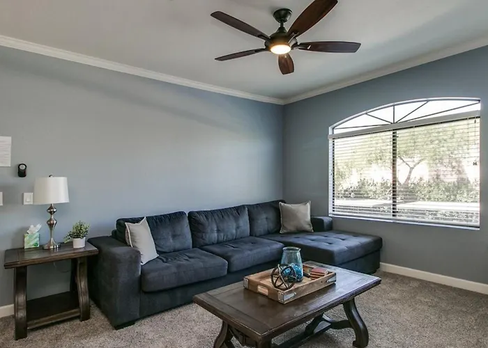 New Listing Remodeled In North Holiday home Scottsdale